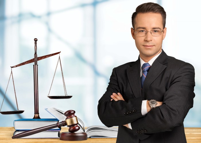 Criminal lawyer free consultation near me